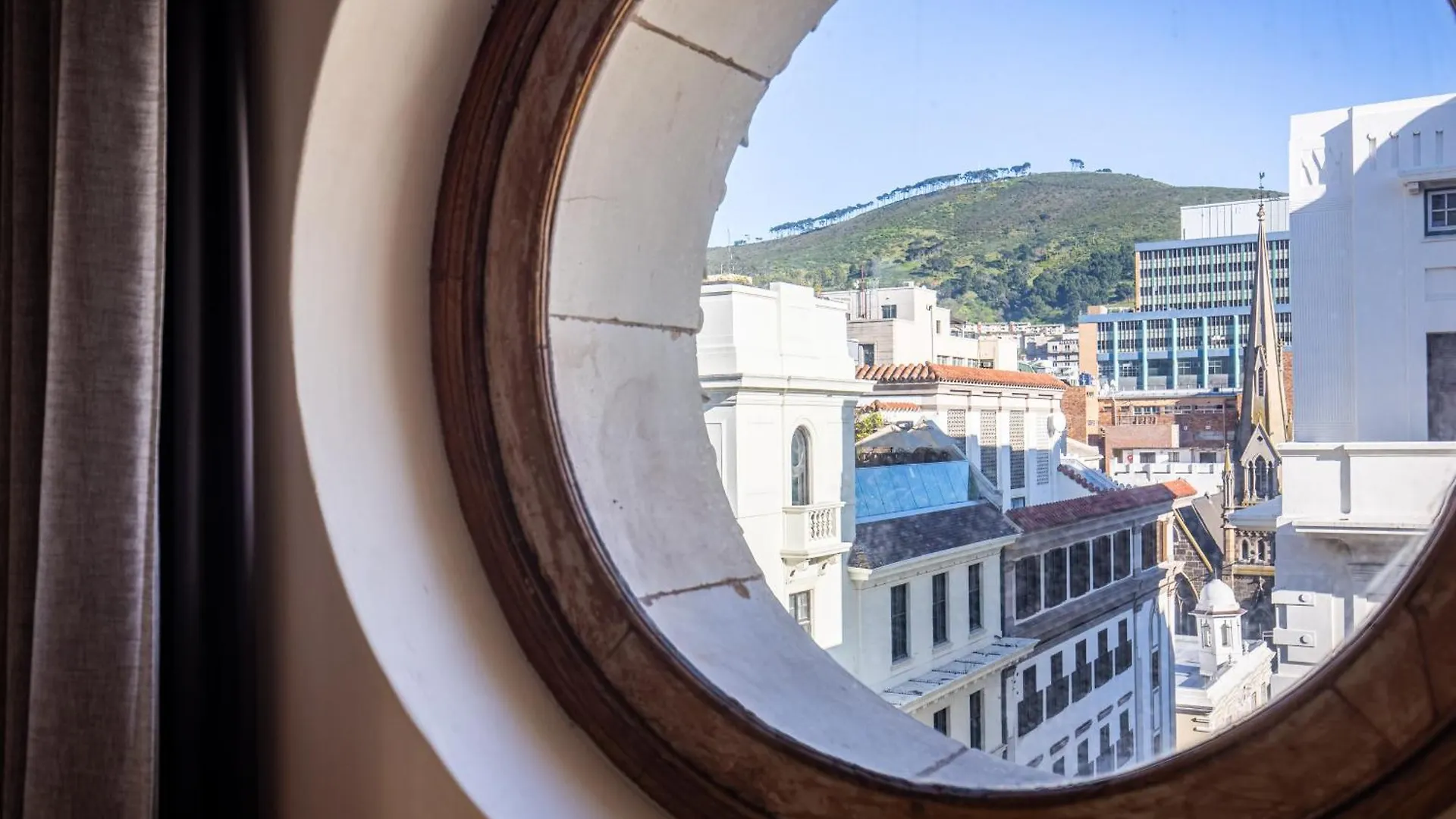 Old Bank Hotel - Lion Roars Hotels & Lodges Cape Town